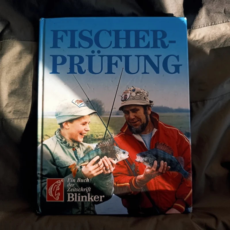 Altes Angelbuch für die Fischereiprüfung