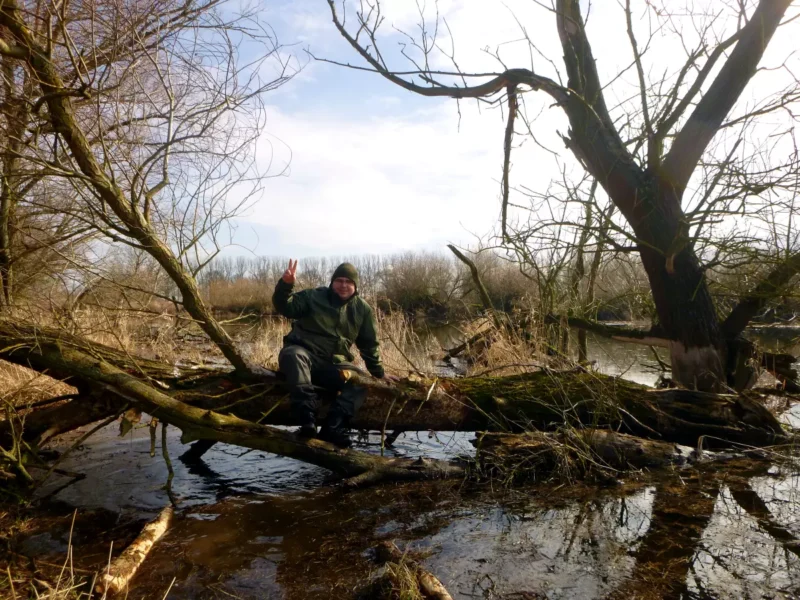 Angler an einem Schleiengewässer