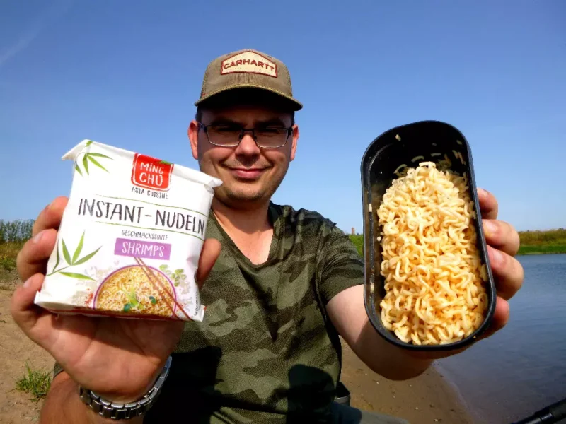 Asianudeln im Angelfutter