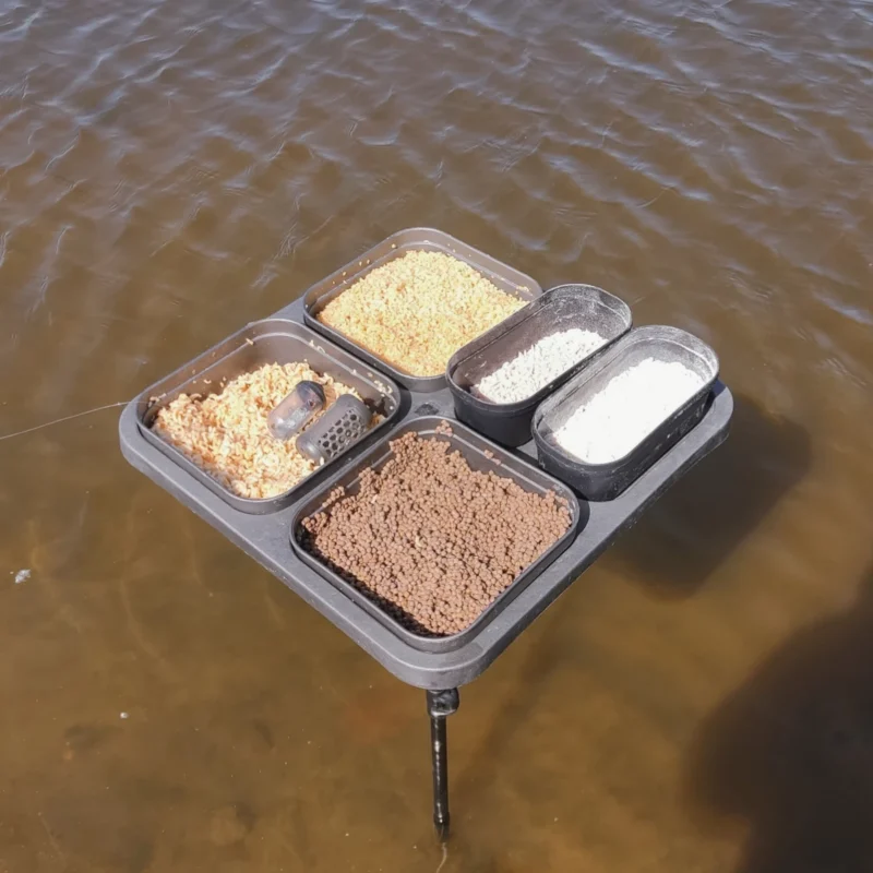 Feederangeln Bait Waiter mit Weizenpellets, Nudeln, Pinkies und Maden