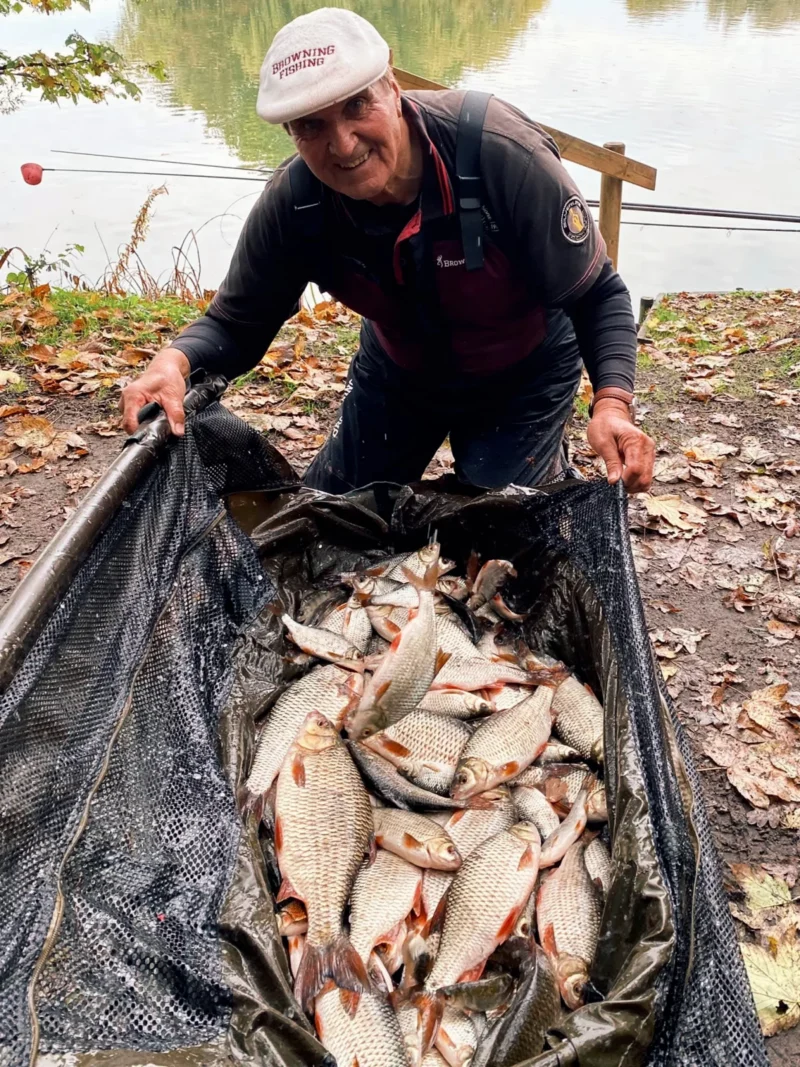 Bob Nudd mit Rotaugen im Setzkescher nach einem Match
