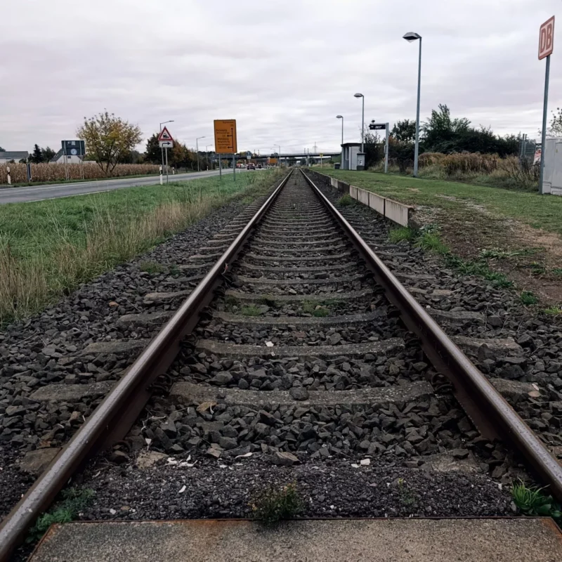 Schienen an einer Haltestelle in Bindfelde