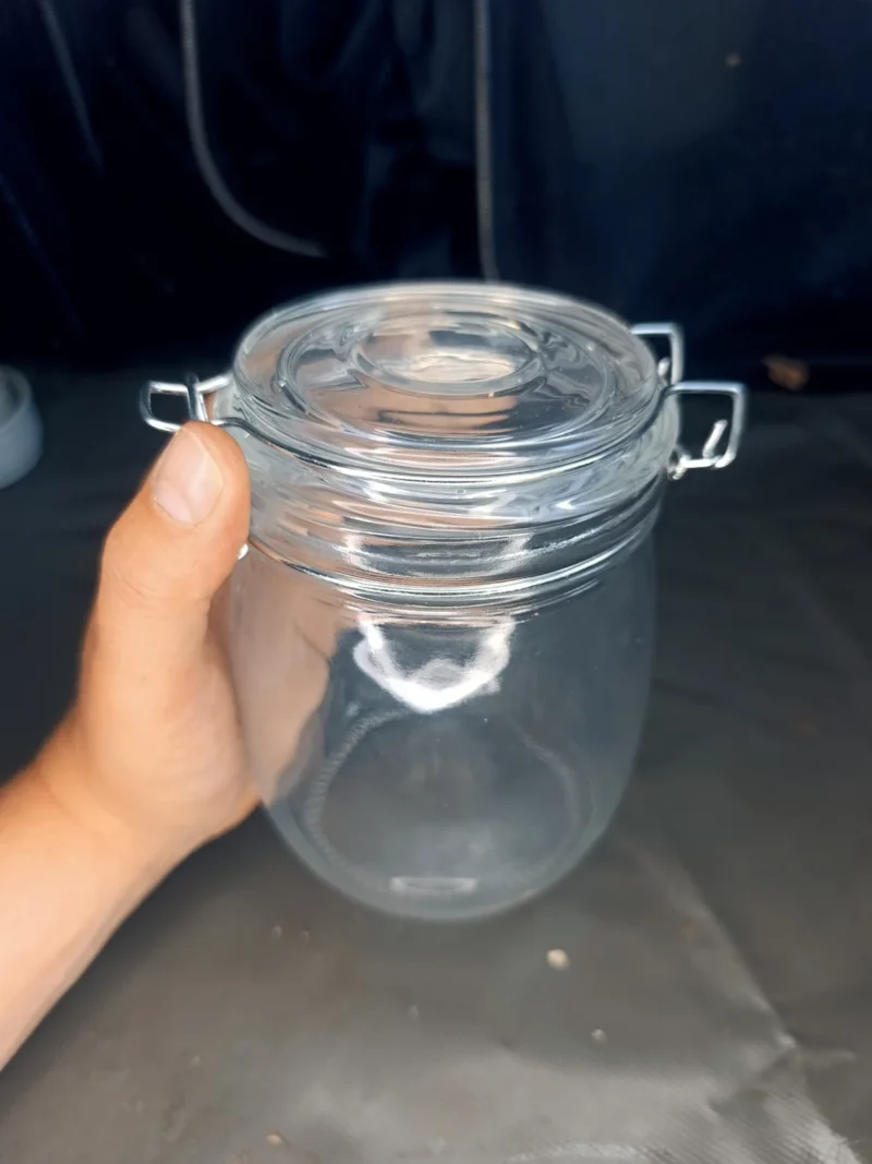 Drahtbügelglas für das Einlagern von Dosenmais im Kühlschrank