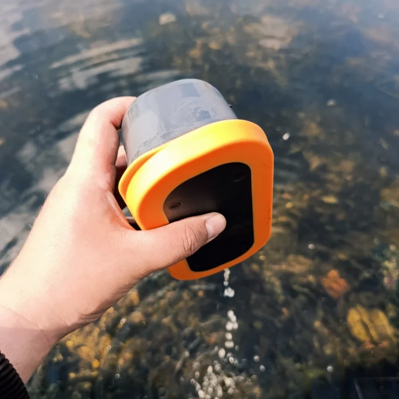 Wasser aus der Köderdose nach 2 Minuten abkippen