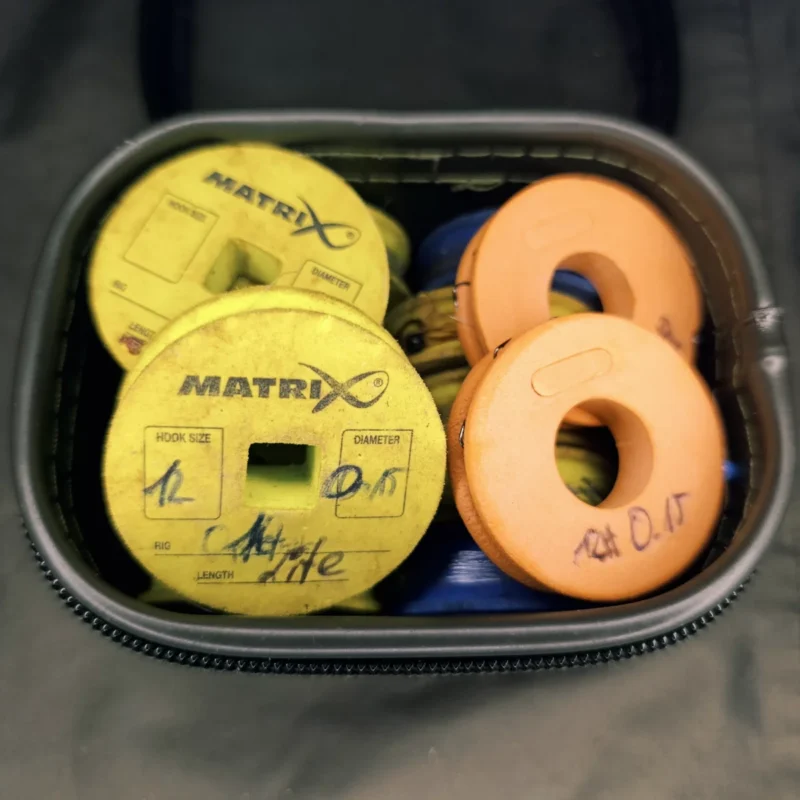 Feedervorfaecher in EVA Tasche mit Reißverschluss transportieren