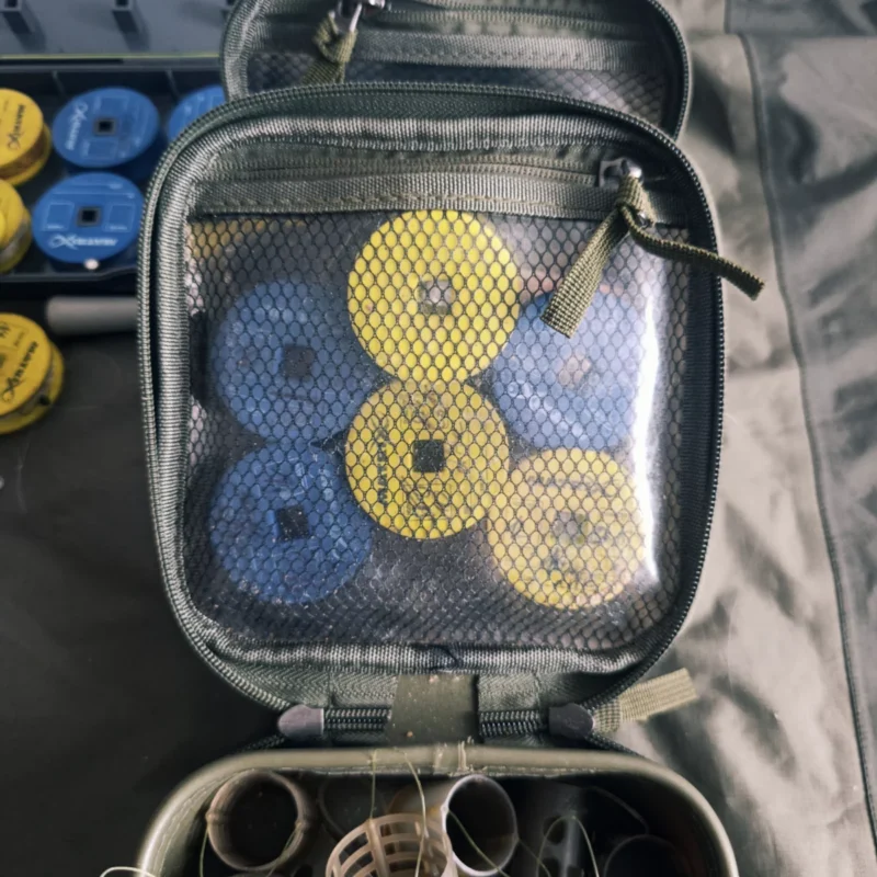 Feedervorfächer in Futterkorbtasche transportieren