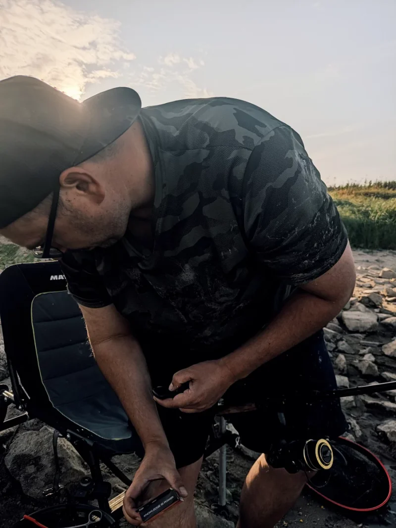 Friedfischangler mit Feederstuhl