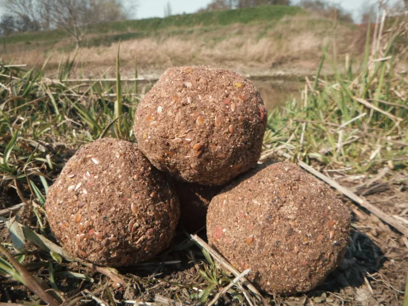 Futterbälle mit geschroteten Leinsamen