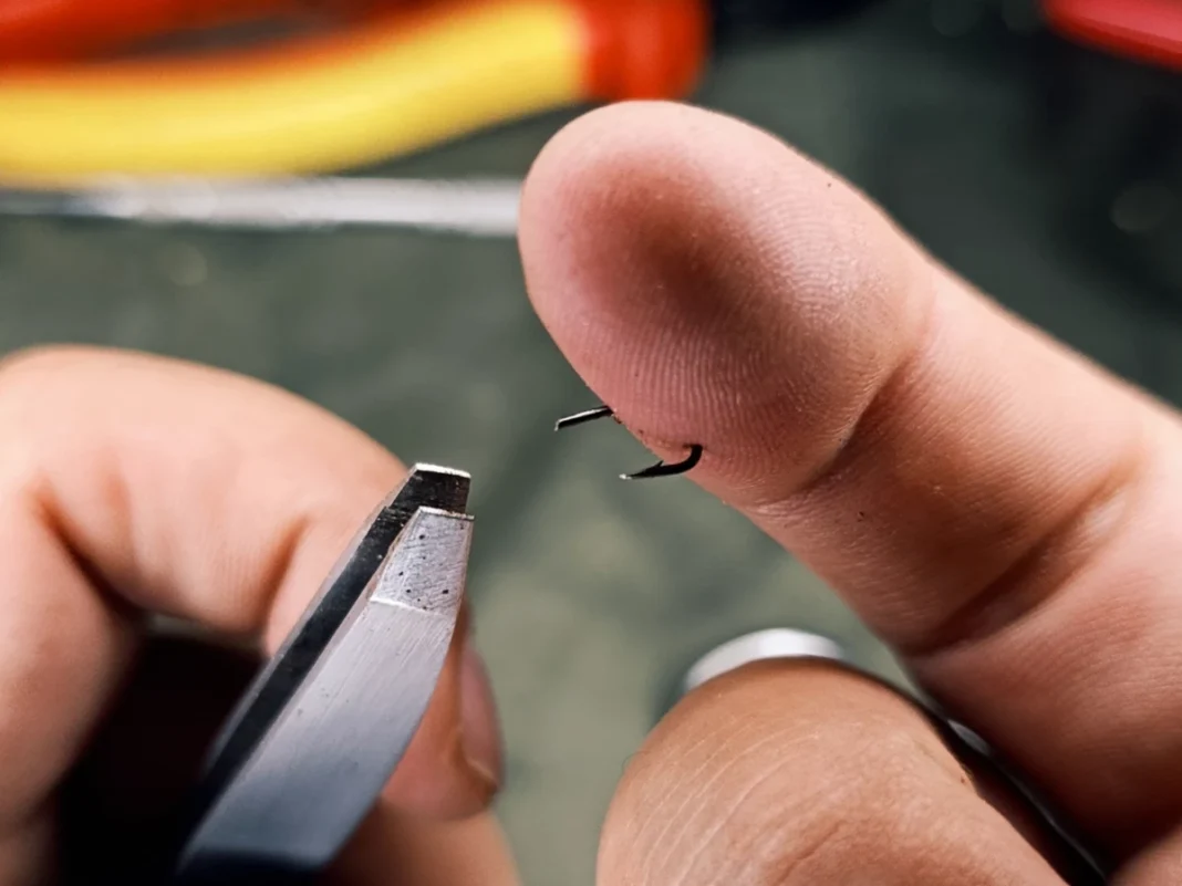 Haken aus Finger entfernen
