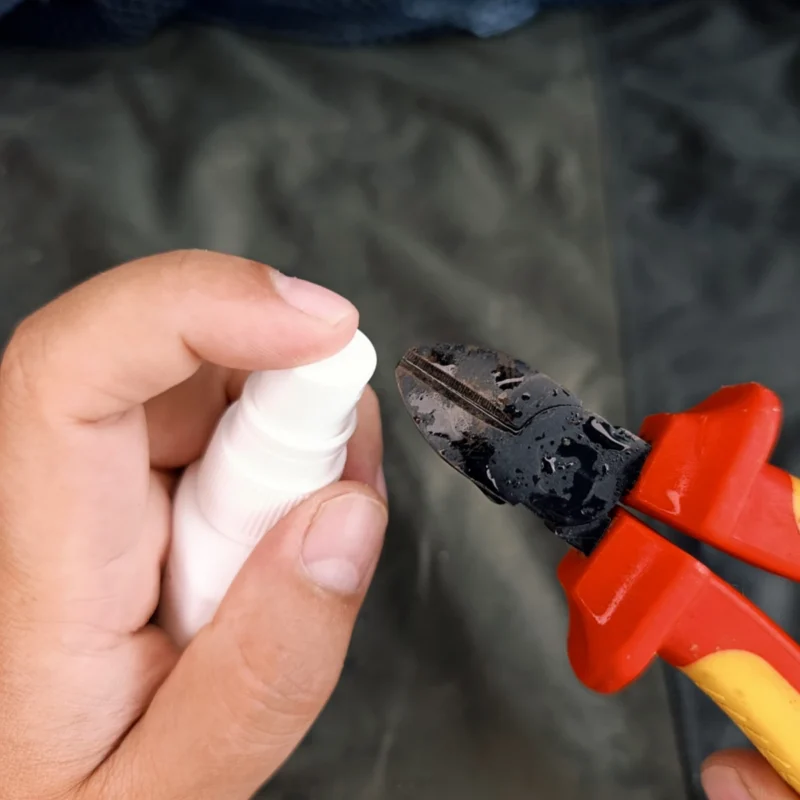 Zubehör zum Entfernen vom Haken aus dem Finger desinfizieren