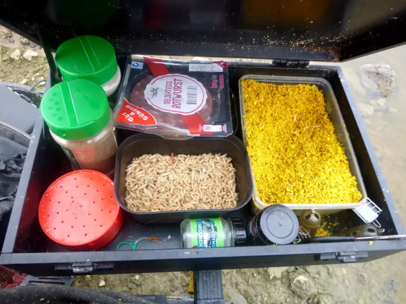 Haken, Kleinteile, Zubehör und Hundefutter