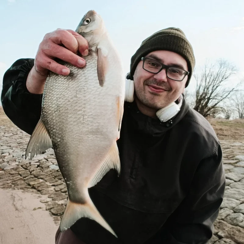 gefangener große Brasse beim Method Feedern im März an der Elbe mit Hartmaisköpfe