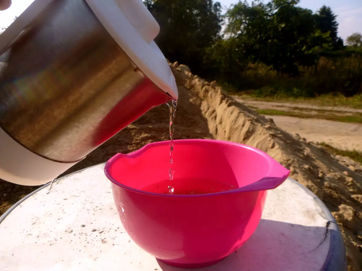 Maden werden mit kochendem Wasser überbrüht und getötet