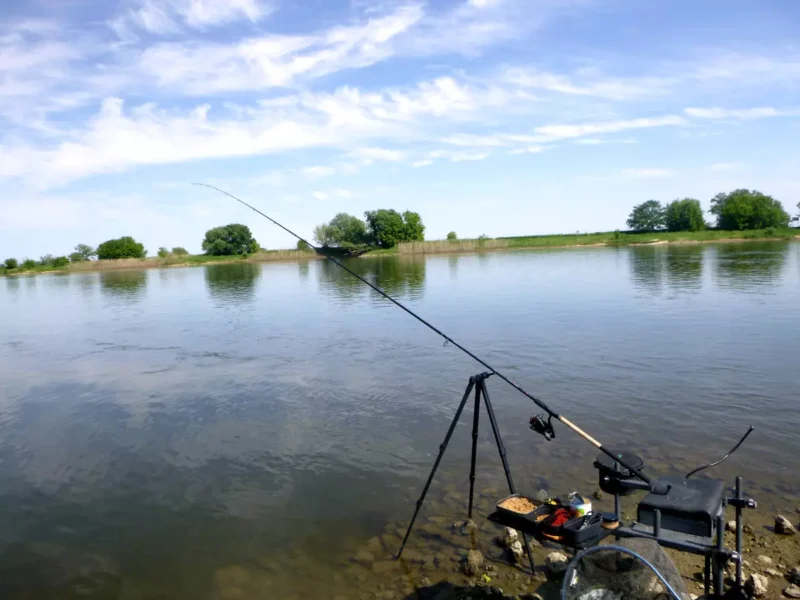 Ausrüstung zum Method Feedern am Fluss