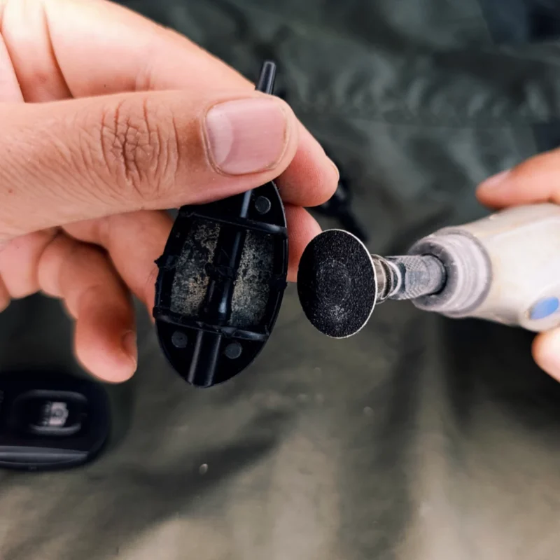 Scharfe Kanten am Method Feeder mit Dremel glätten