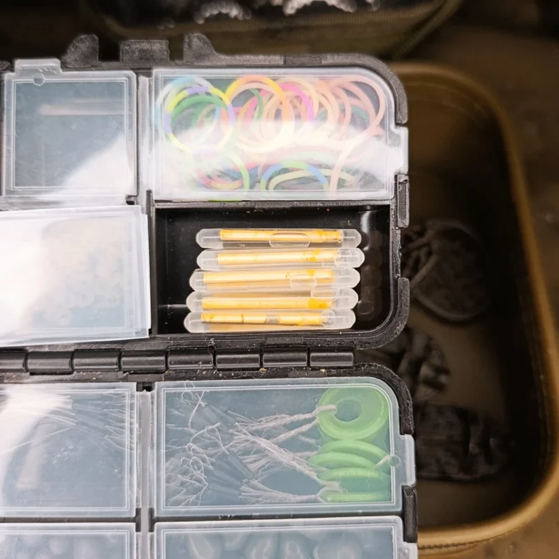 Knicklichter in Kleinteilespender