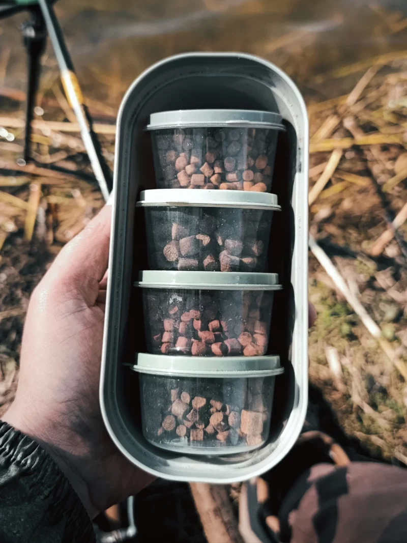 Pellets als Köder in verschiedenen Größen zum Method Feedern im Sommer