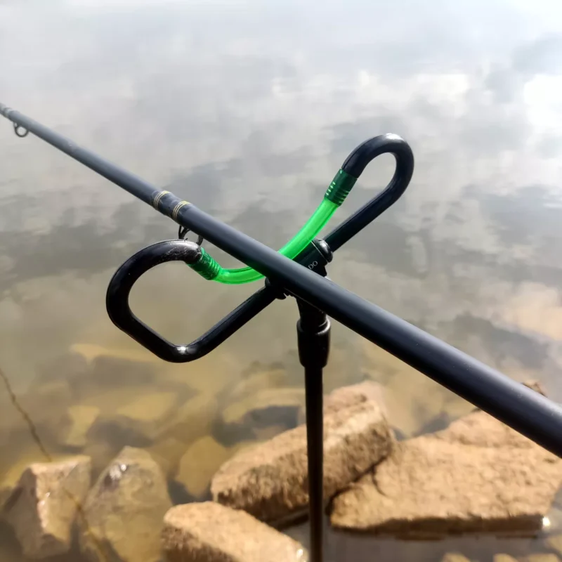Mikado Method Feeder Rutenauflage seitlich verstellt auf einem Bankstick