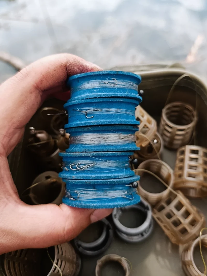 Mikado Sensual Super Pole Haken auf Vorfachrollen beim leichten Feedern