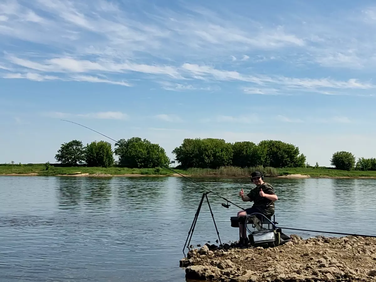 Nytro Stark Big River Heavy Feeder und Angler an der Elbe