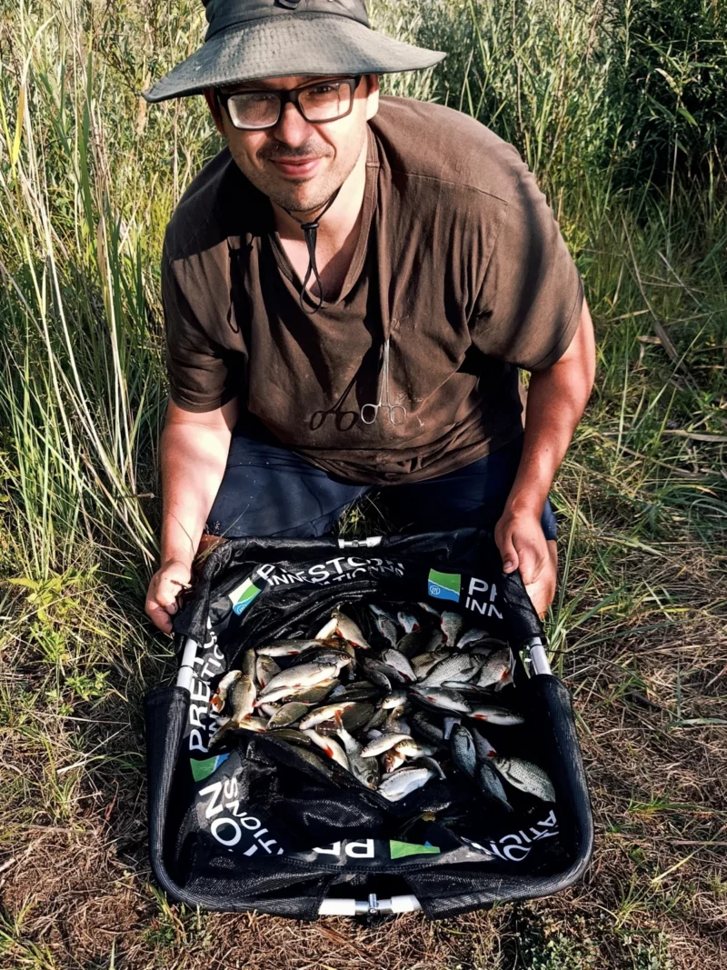 Christoph mit dem Preston Weigh Net im Test und seiner Tagesausbeute vom Stippen
