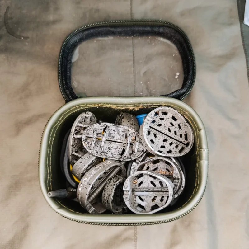 Method und Hybrid Feeder in einer Tasche für Schnellwechselsystem