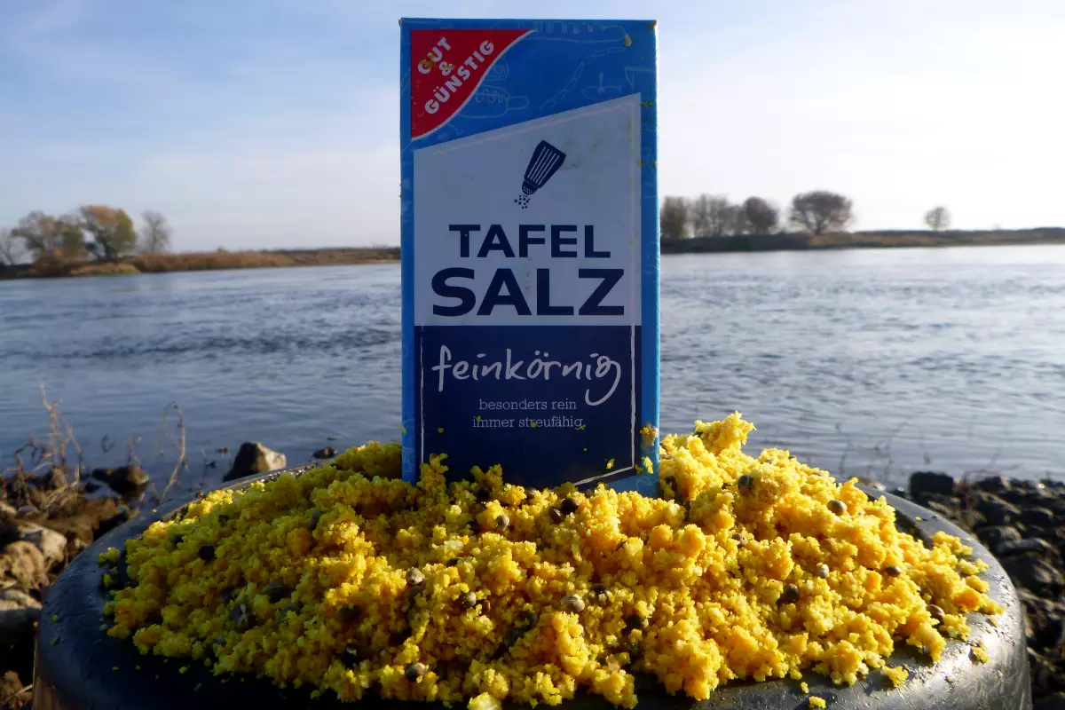 Angeln mit Salz im Futter