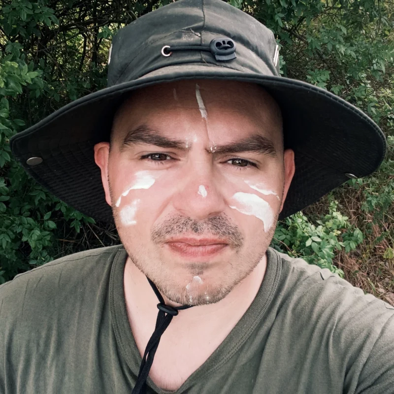 Christoph mit Sonnencreme im Gesicht