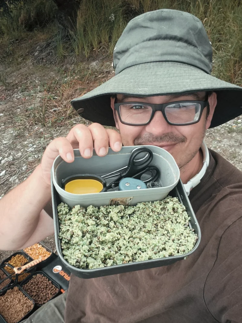 Christoph Heers am Baggerloch mit Method Feeder Futter