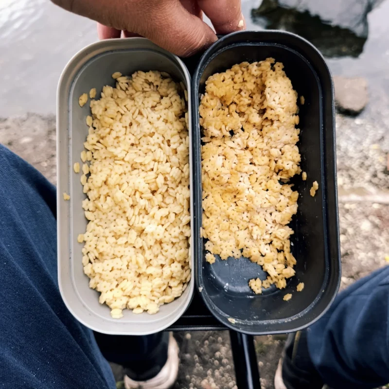 linke Köderdose mit Butter Vanille Sternnudeln, rechte Köderdose mit Maggi Sternnudeln