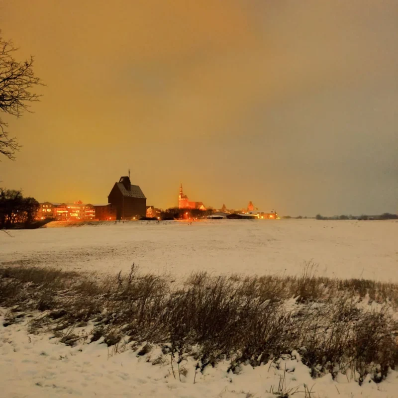 Tangermünde bei Nacht während der Winterwanderung